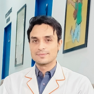 Dr. Amit Vikram Raina - Ophthalmic surgery in