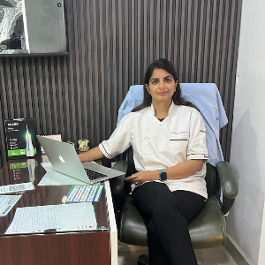Dr. Rashi Kapoor - Dental Surgery in 